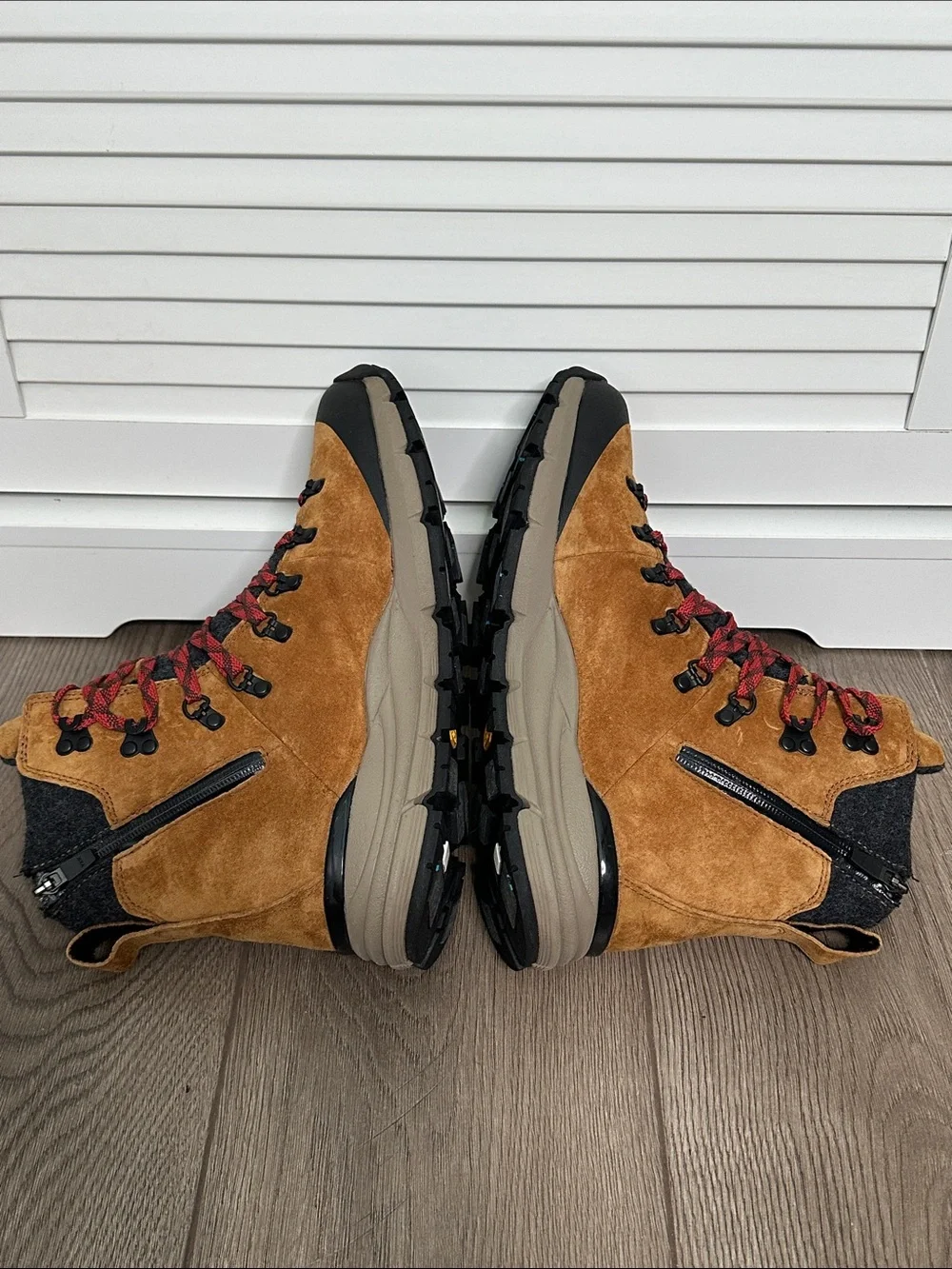 Danner Arctic 600 Waterproof Soft Toe Ankle High Outdoor Boots Brown Size 10.5